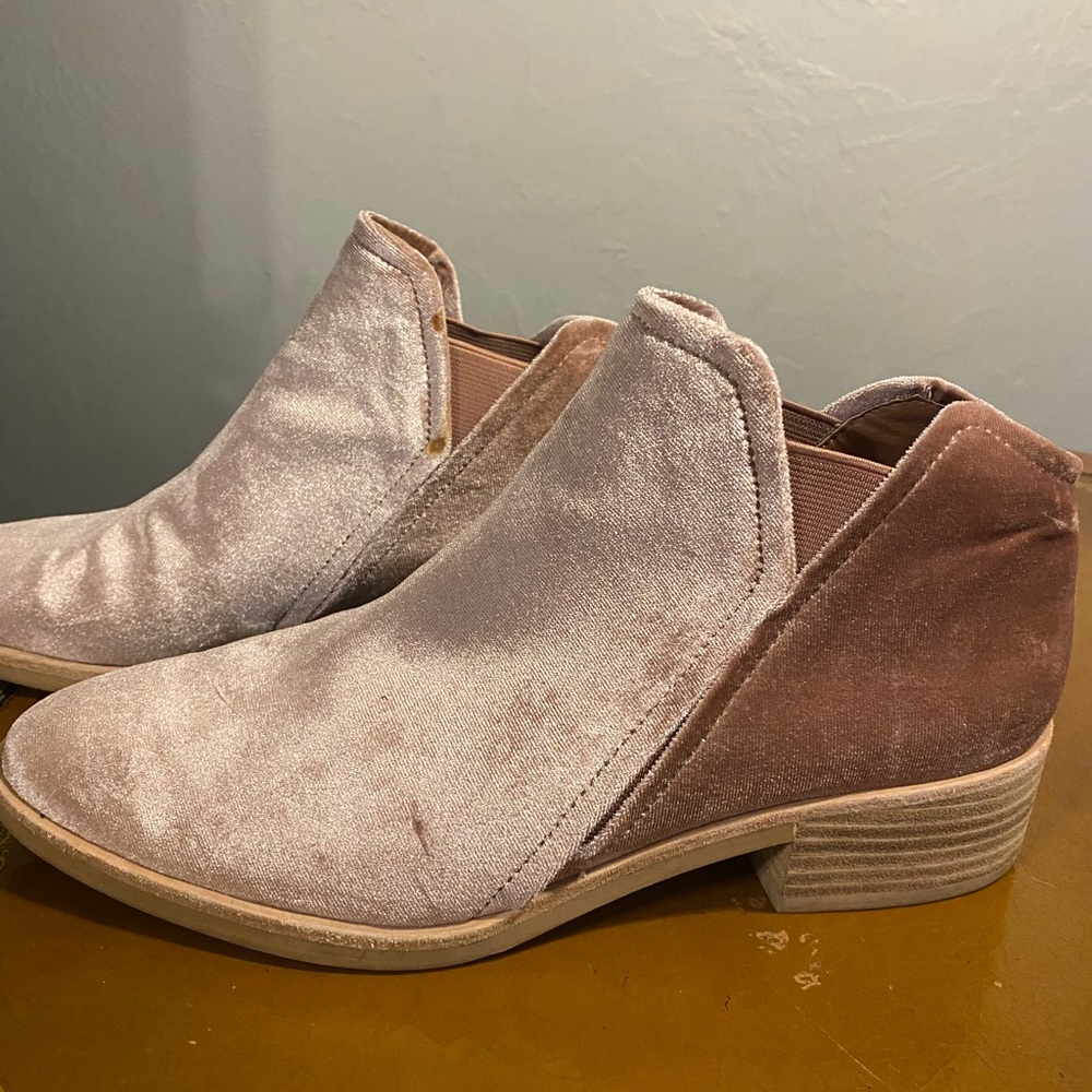 Dolce Vita velvet bootie - Picture 3 of 5